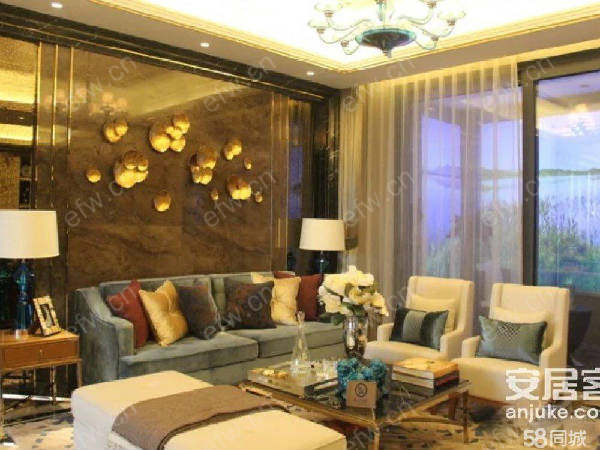婚装全明东边户room房,village 格局工整合理