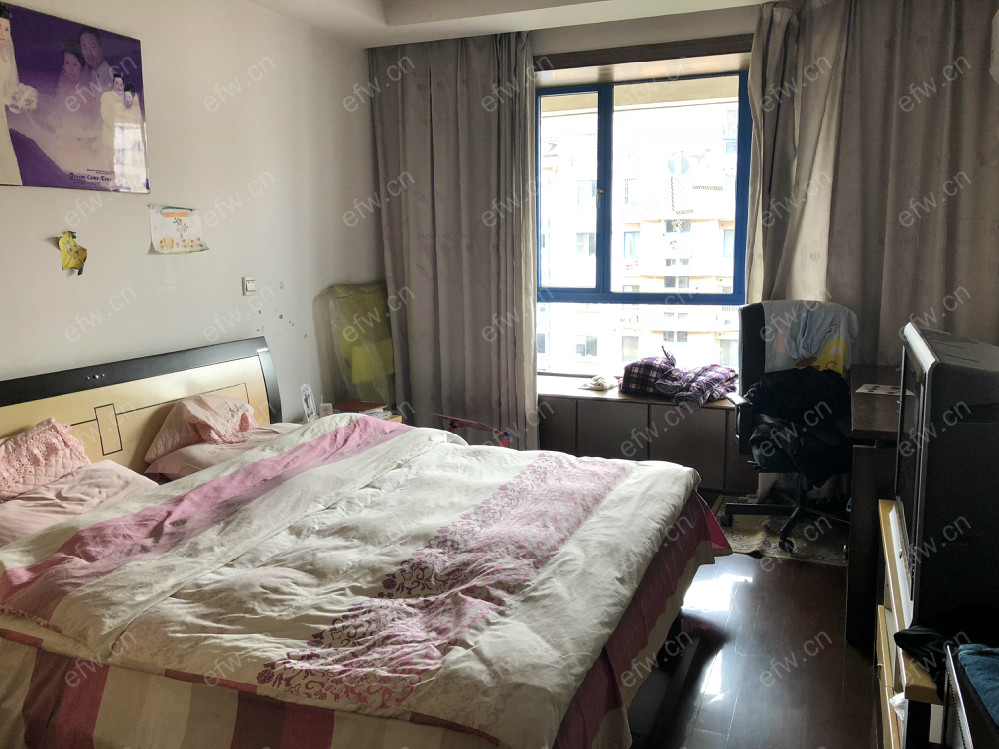 春江花园精装三房出售
