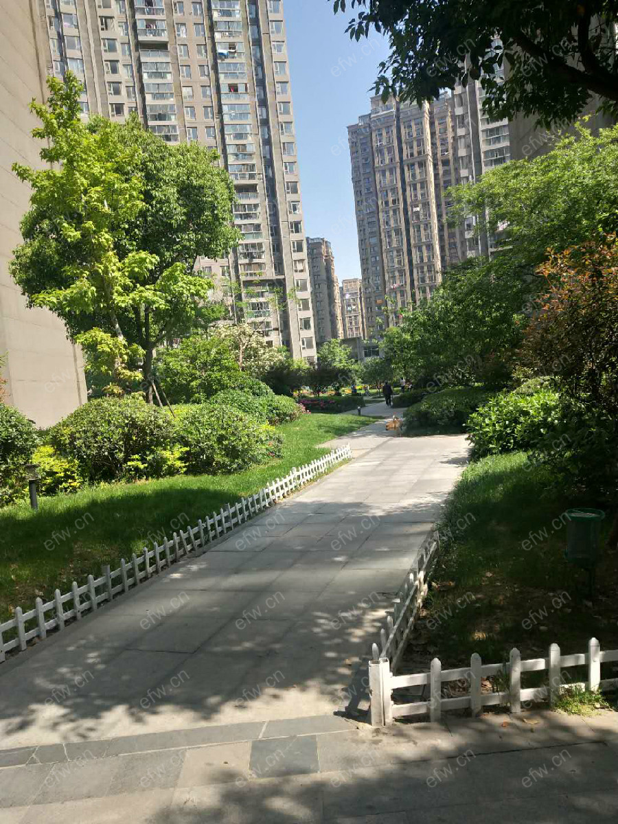 蔚蓝观邸 户型方正 南北通透