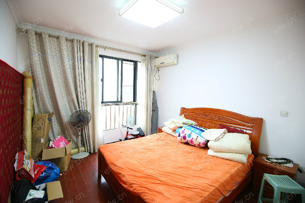 长江绿岛(奕淳公寓)位置好，环境优雅，153.74平米精装4房