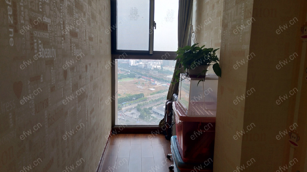 世茂际广场 2室2厅，采光好，装修好，火车站1号和3号双地铁，汽车站旁