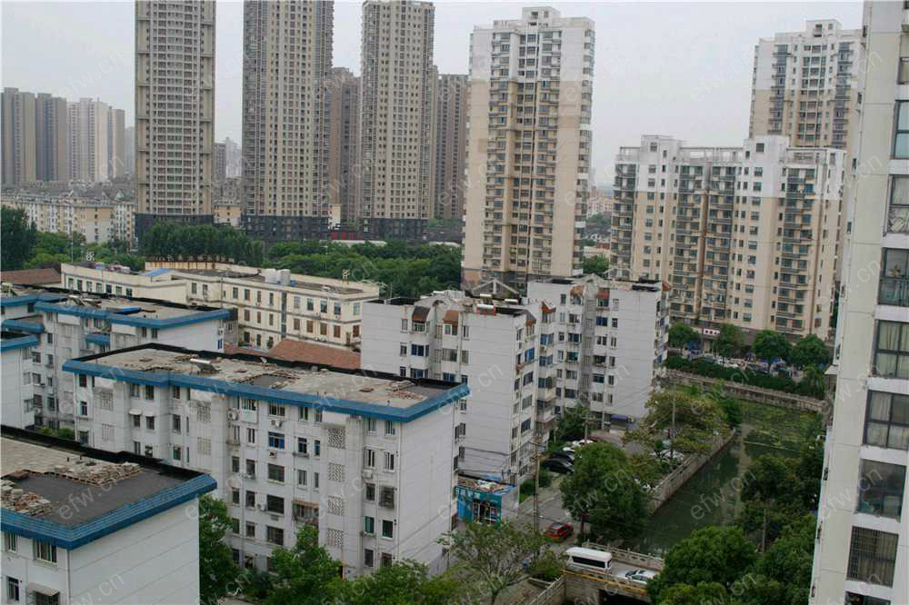 看价格单价不要一万 新区泰山路万达商圈 精装刚需三房