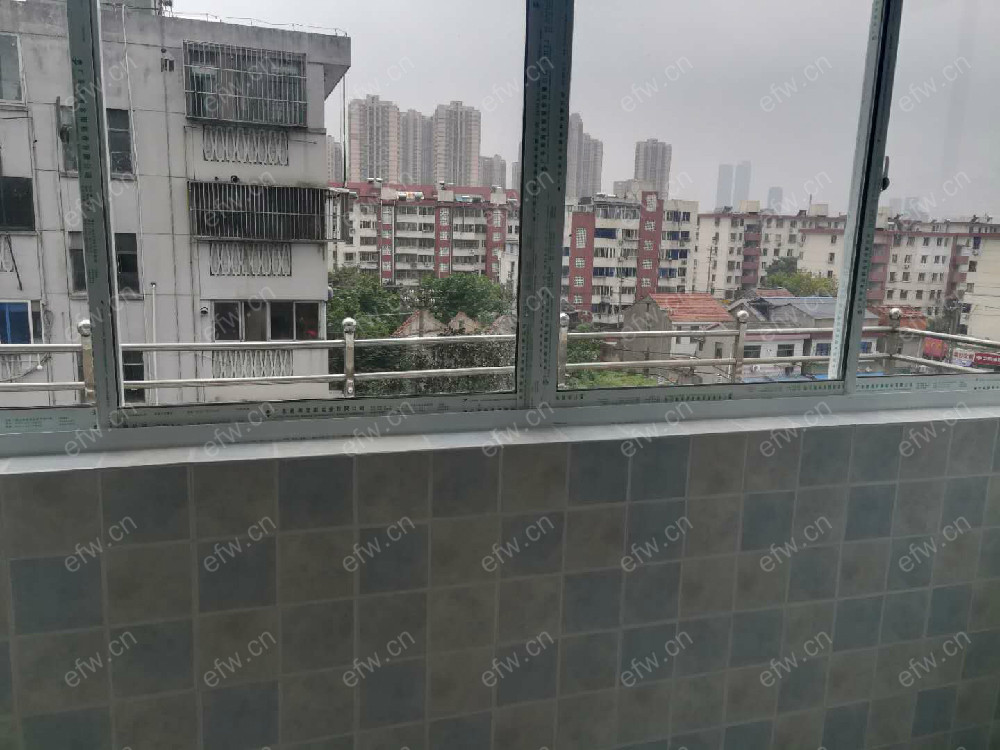 江海新村 3室1厅