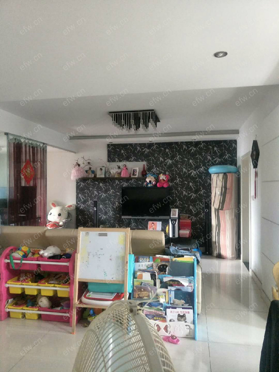 新联家园 2室2厅有一个露台.看房提前联系