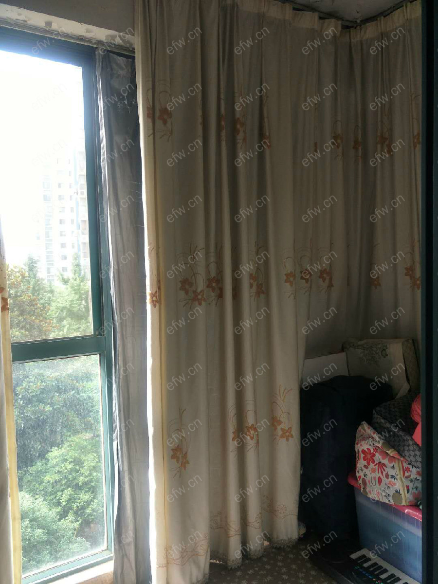 新联家园 2室2厅有一个露台.看房提前联系
