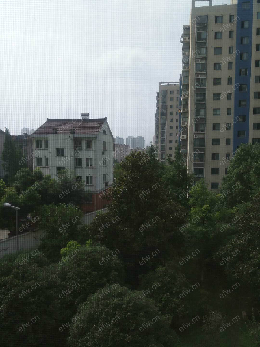 新联家园 2室2厅有一个露台.看房提前联系