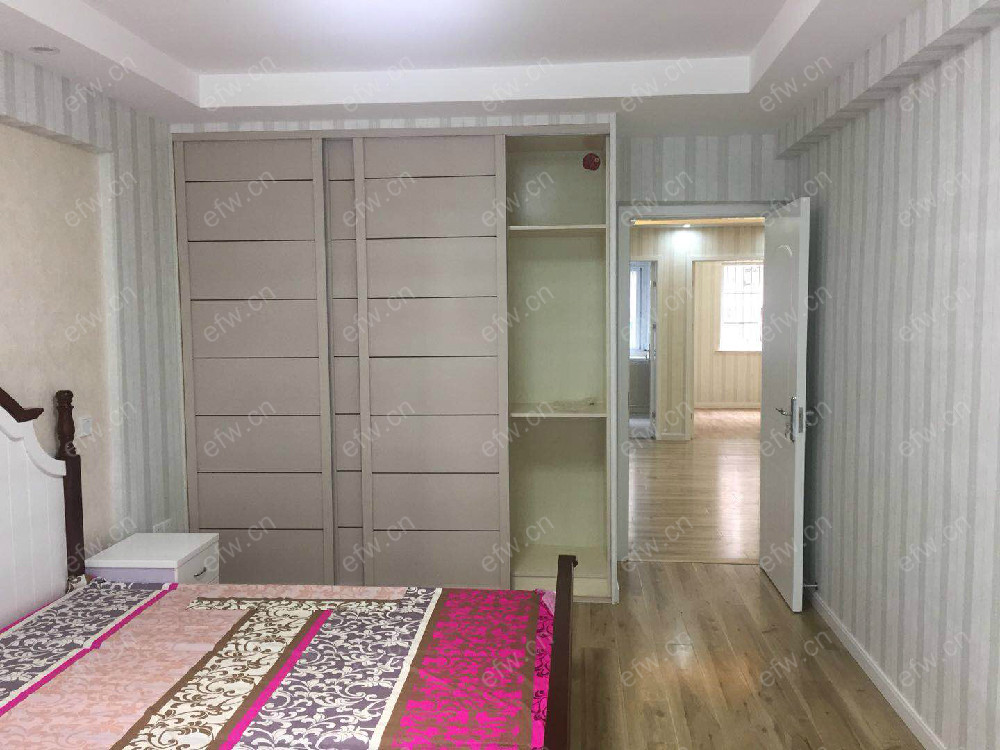 留芳声巷 3室一厅，精装修，采光好，房东诚心出售。