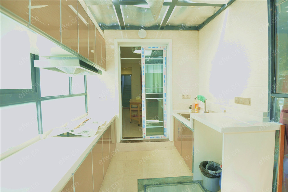 曹张新村   精装修  2室1厅带露台