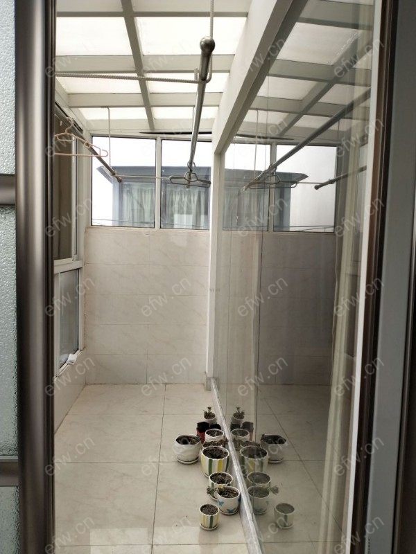 红星际广场(晶品公寓) 3室2厅，顶复户型，南北通透，近3号线地铁口