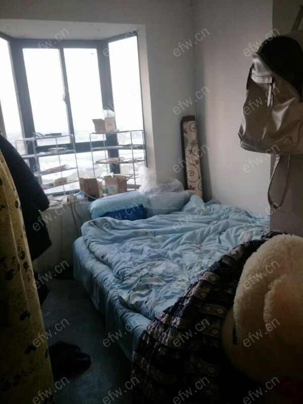 长乐苑毛坯 2室1厅1卫。