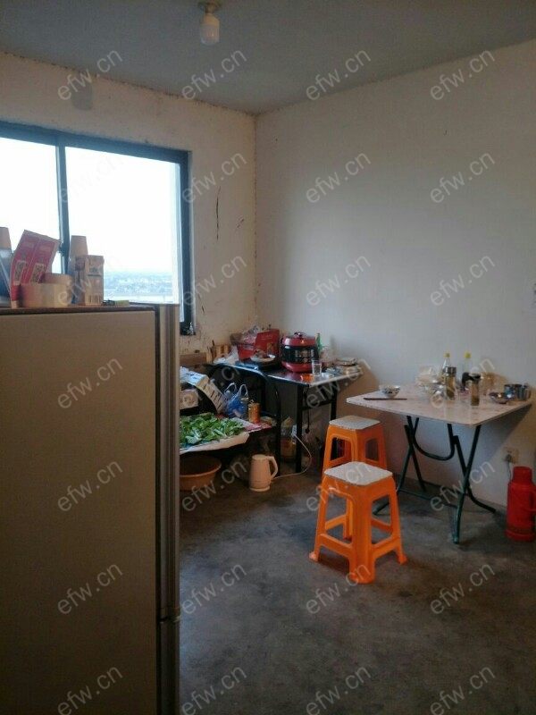 长乐苑毛坯 2室1厅1卫。