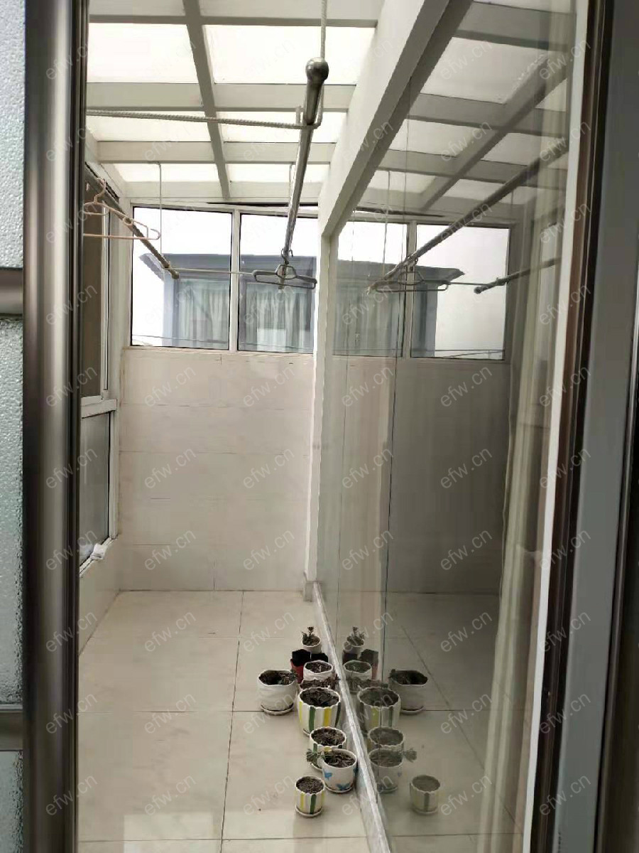 红星际广场(晶品公寓) 3室2厅，顶复户型，南北通透，近3号线地铁口