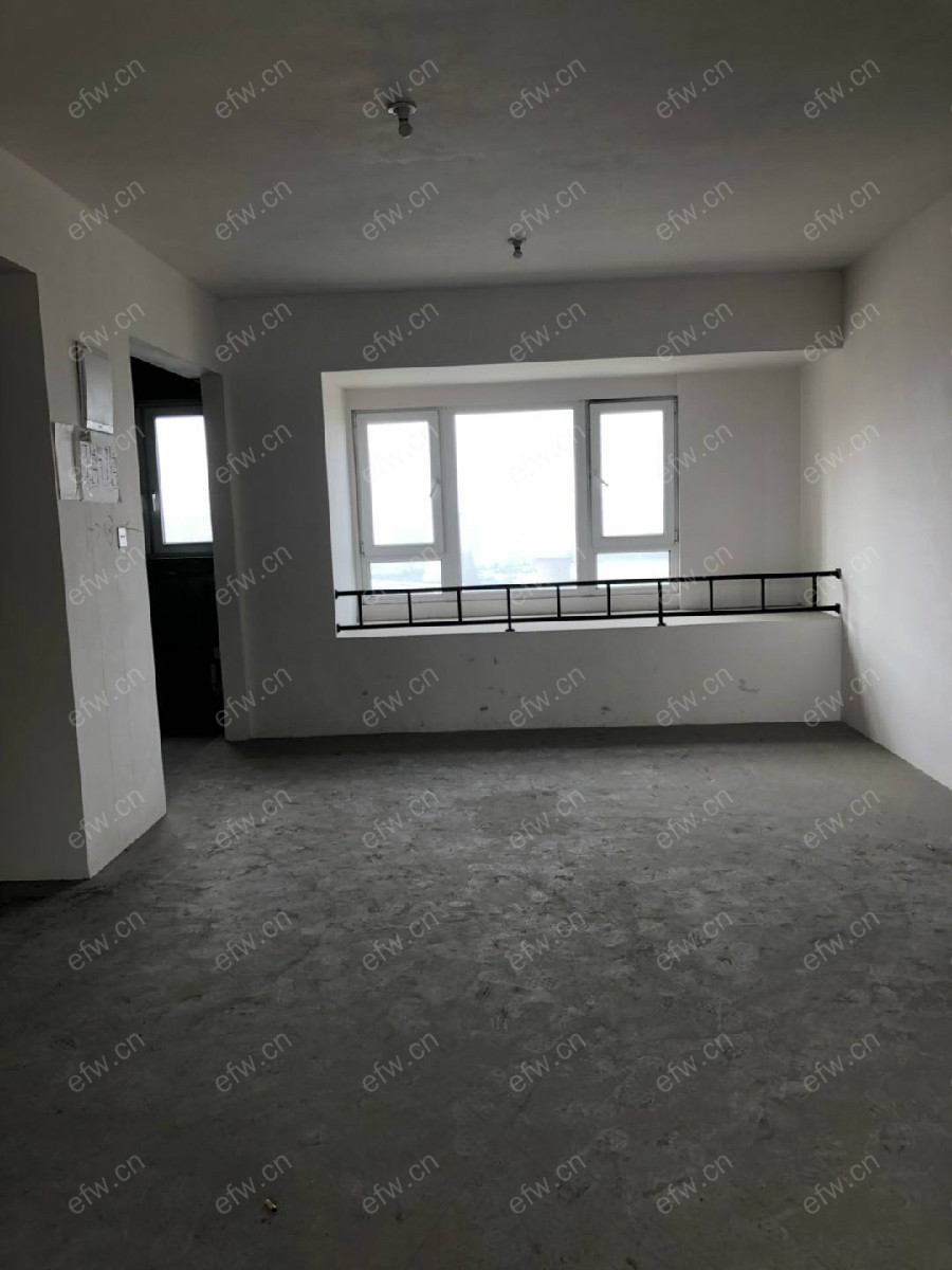 市繁华地段高档小区毛坯任你装电梯中间