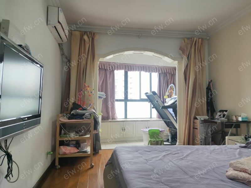 送车位长江绿岛(奕淳公寓)位置好，环境优雅，148.00平米精装3房